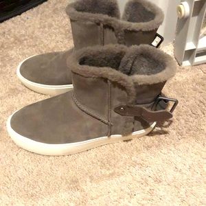 Super cute short UGG boots